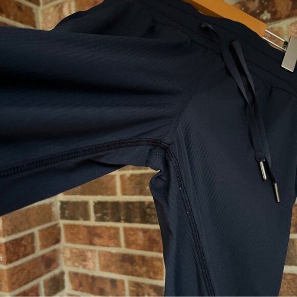 Lululemon Dance Studio Crop  Il Unlined 20"  Inkwell EUC - Picture 11 of 15